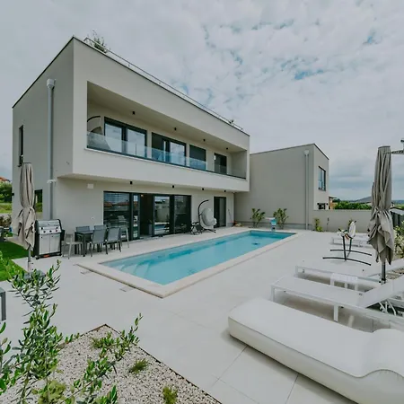 Villa Maha Chandra Novigrad (Istria)